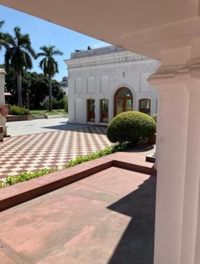A Mansion Hotel Kashipur Екстериор снимка